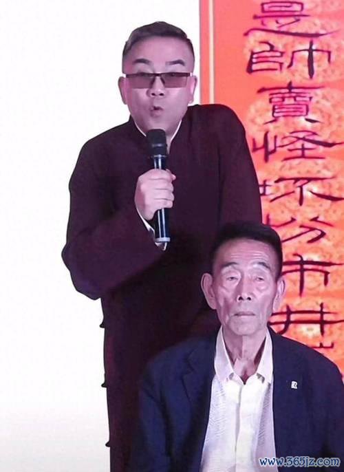 杨少华追到会主抓东说念主引争议：传统与流量的碰撞，家眷消耗成焦点