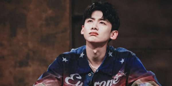 白敬亭31岁再创佳绩，何炅与圈内东说念主士都为之景仰