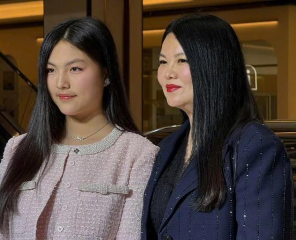 李湘豪华秀恩爱，藏着哪些神思？网友热议真情照旧显示