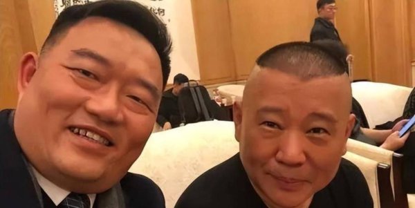 德云社郑好锻练直播间被问与张云雷、岳云鹏熟不熟，他用躬行阅历谈出干系真相，坦言依然熟悉如今因地位差距难再碰头